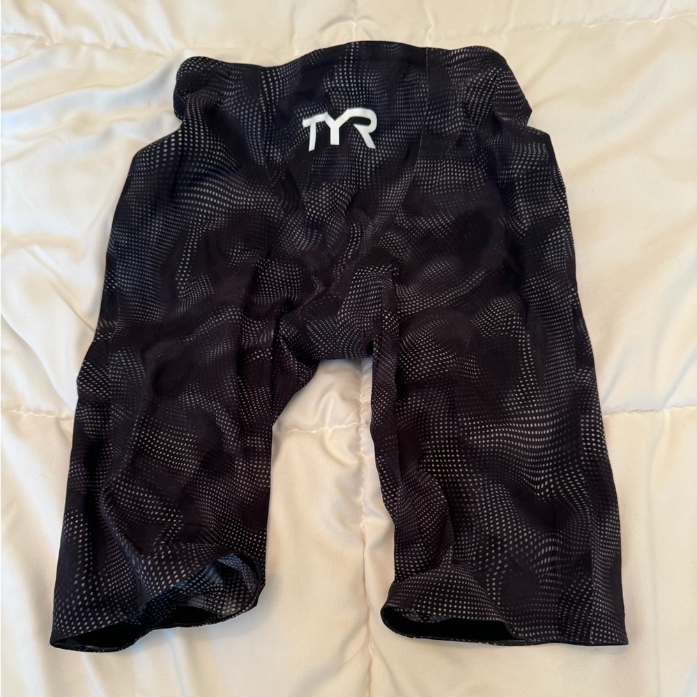TYR Men’s Avictor Size 23